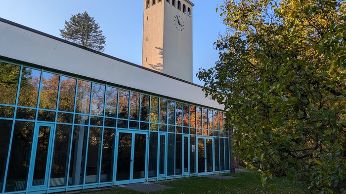 Foto von der Rückseite der Weihnachtskirche in Haselhorst
