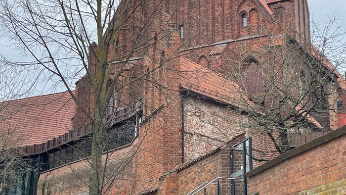 Stadtmauer mit Treppe am Meeresmuseum Stralsund