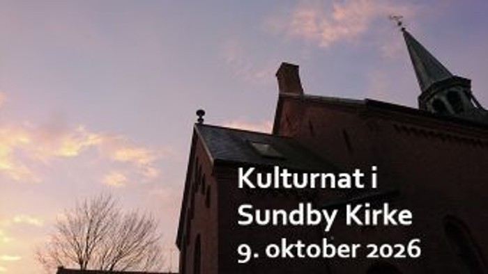 Solnedgangsudsigt over en kirke med kulturevent-annonce