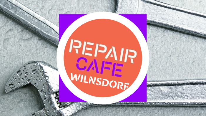Das Bild zeigt verschiedene Werkzeuge mit einem Logo für das Repair Café in Wilnsdorf.