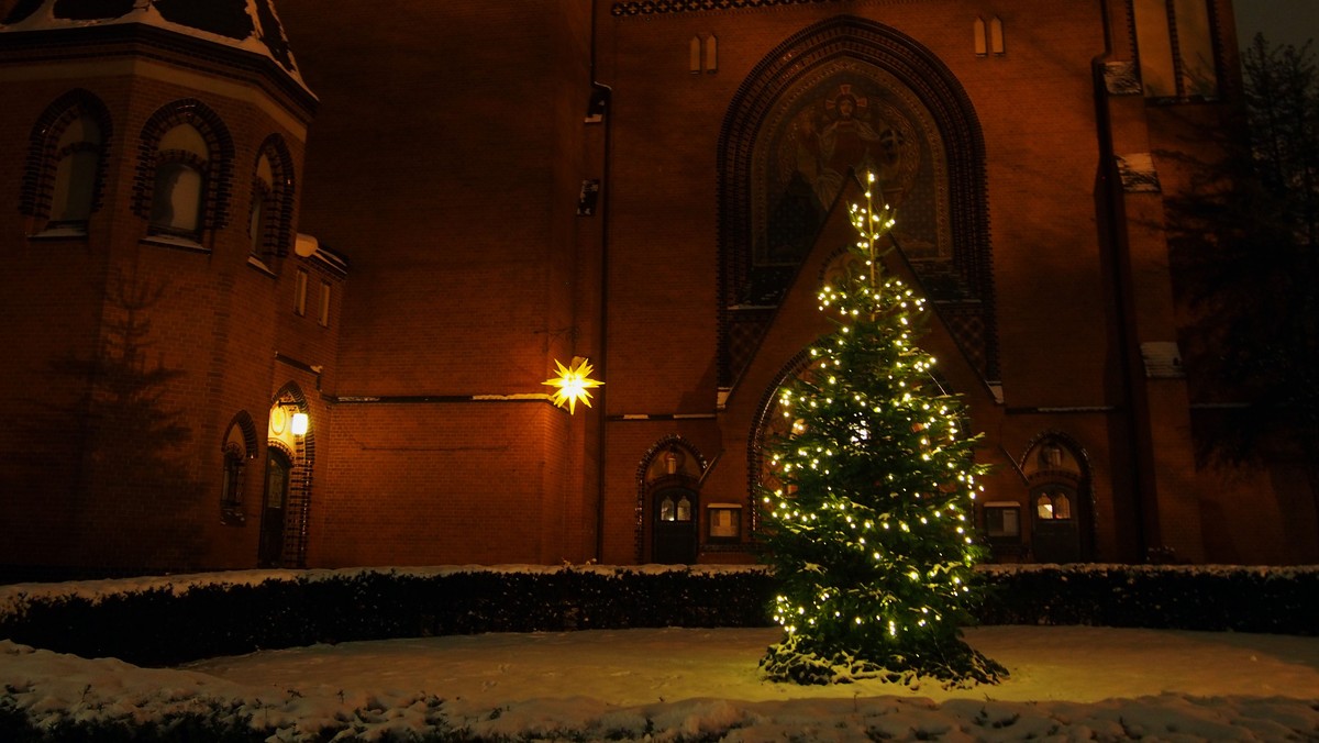 Wilmersdorfer Weihnachtssingen und Adventsmarkt in der Auenkirche
