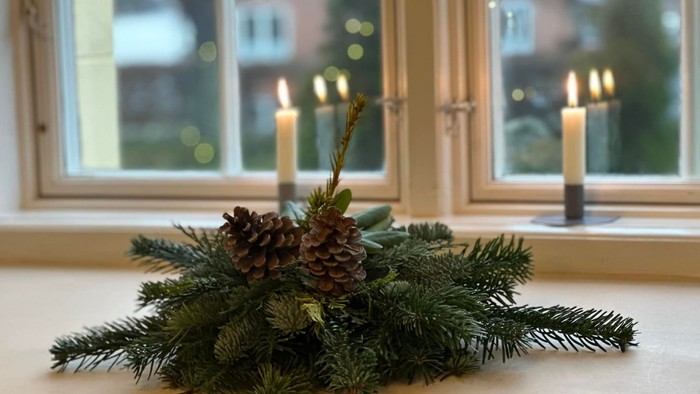 Juledekoration med levende lys