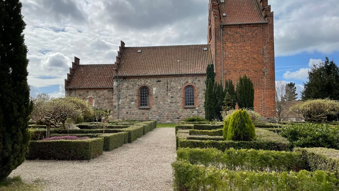 Blovstrød Kirke set fra kapellet.