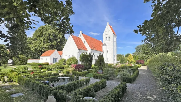 Villingerød Kirke set fra sydvest