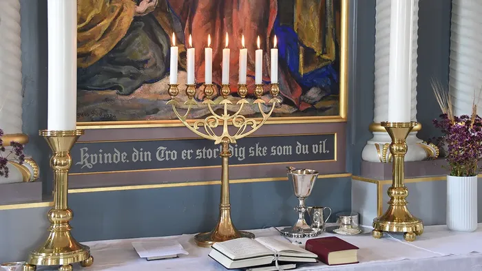 Altertavle med 7 lys i Villingerød Kirke