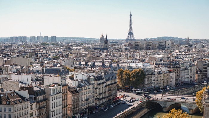 Paris med Eiffeltårnet og Seine-floden