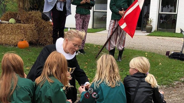 Høstgudstjeneste på gårdspladsen i Rorup