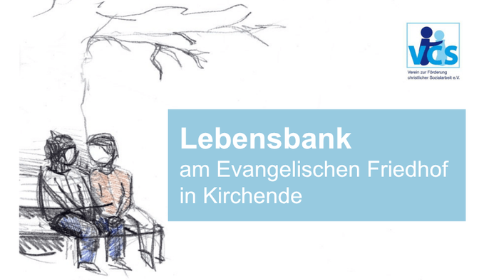 Ein Informationsbild mit einer gezeichneten Szene und Text. Links zeigt eine handgemachte Bleistiftskizze zwei Menschen, die nebeneinander auf einer Bank unter einem Baum sitzen und sich zugewandt unterhalten. Auf der rechten Seite befindet sich ein hellb