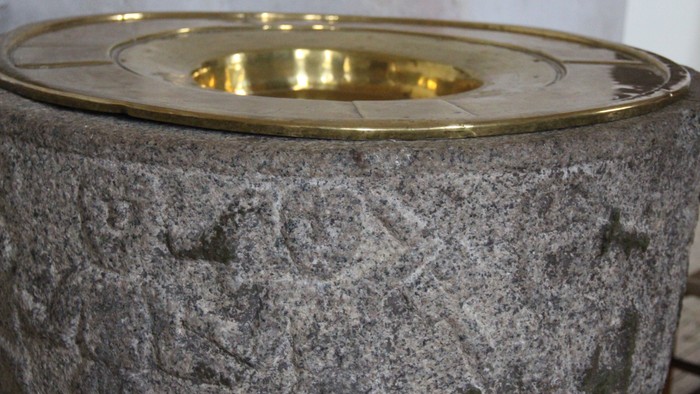 nærbillede af døbefonten i Nr. Løgum kirke