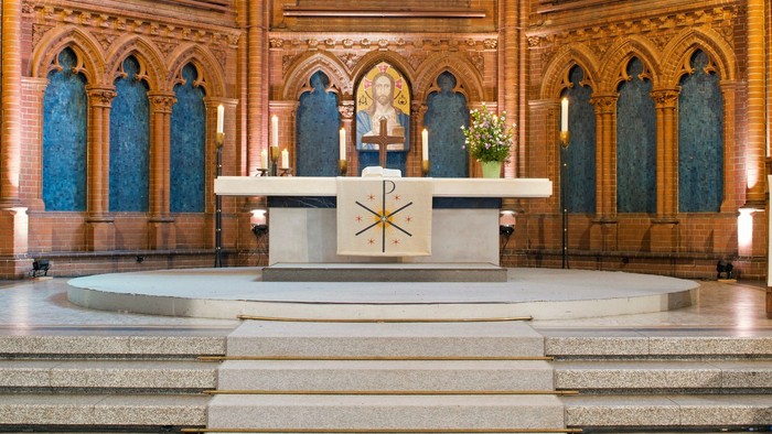 Altarraum der Apostel-Paulus-Kirche