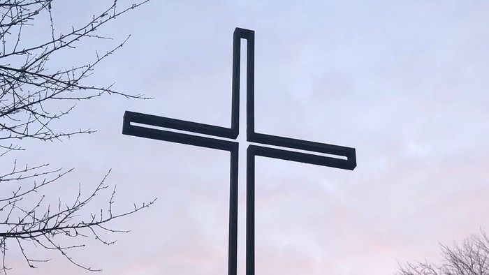 Das Kreuz beim Außenaltar