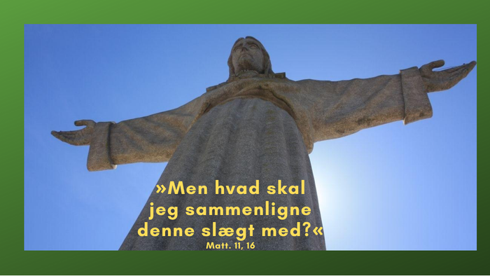 En statue af Jesus med udstrakt arme, med teksten: