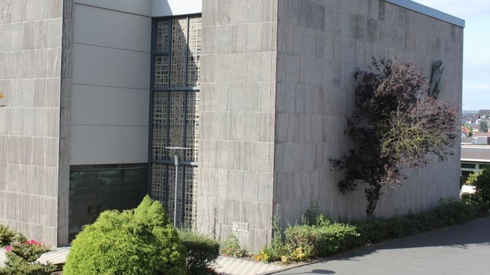 Außenansicht der katholischen Kirche Melsungen