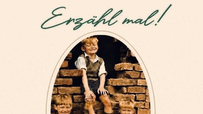 Plakat für eine Lesungs- und Musikveranstaltung 2026 mit Kinderporträts aus den Jahren 1940–2000, betitelt *„Erzähl mal!“*, am 23. Oktober.