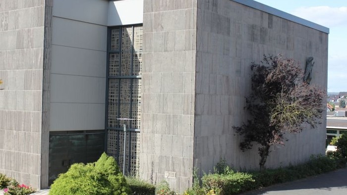 Außenansicht der katholischen Kirche Melsungen