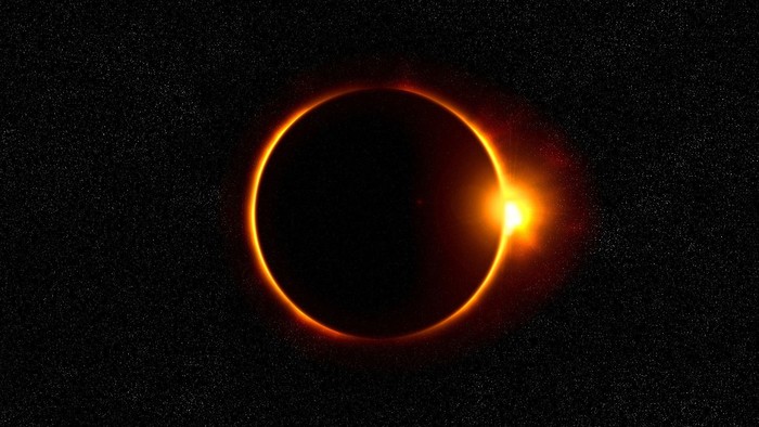 Eine atemberaubende ringförmige Sonnenfinsternis mit einem hellen Sonnenring, der den verdunkelten Mond umgibt.