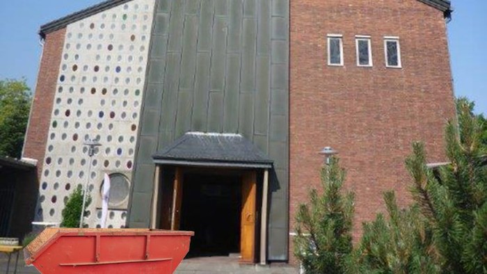 Container vor der Stephanuskirche