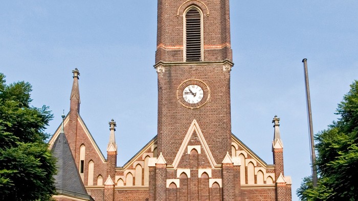 Frontansicht der Martinskirche
