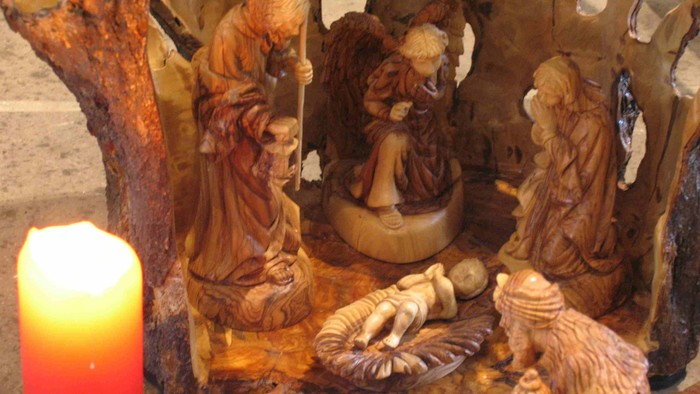 Weihnachtskrippe aus Olivenholz im Braunschweiger Dom