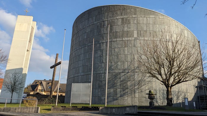 Künzell Kirche St. Antonius Seitenansicht