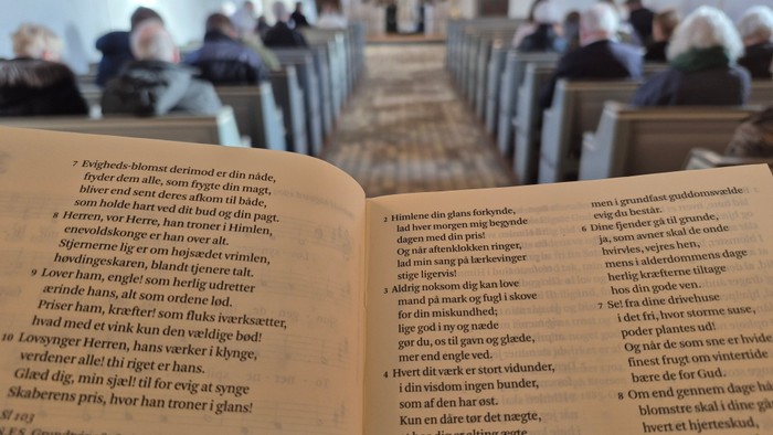 Salmebog ved gudstjeneste i Brejning kirke
