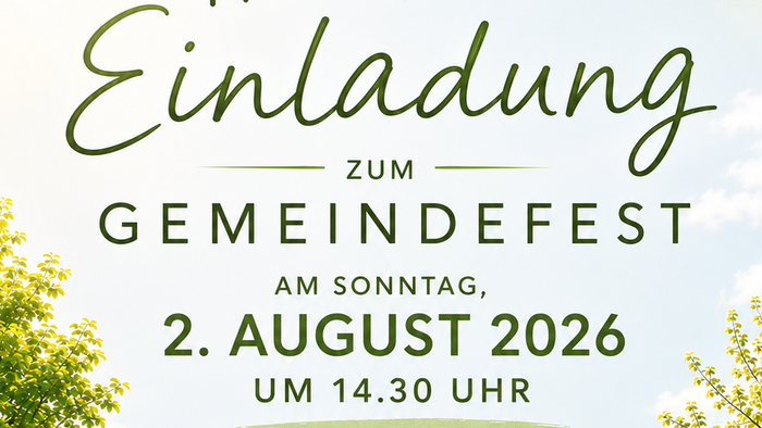 **Einladungsplakat für einen Gemeindefest-Gottesdienst am 2. August 2026 in idyllischer Kirchenkulisse.**