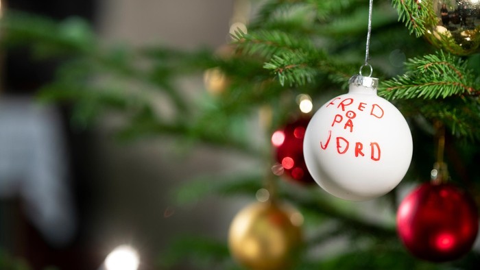 En juledekorationskugle med teksten 