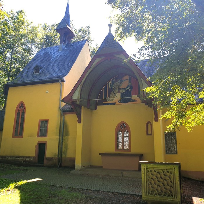 Maria Sternbach Außenaltar.jpg
