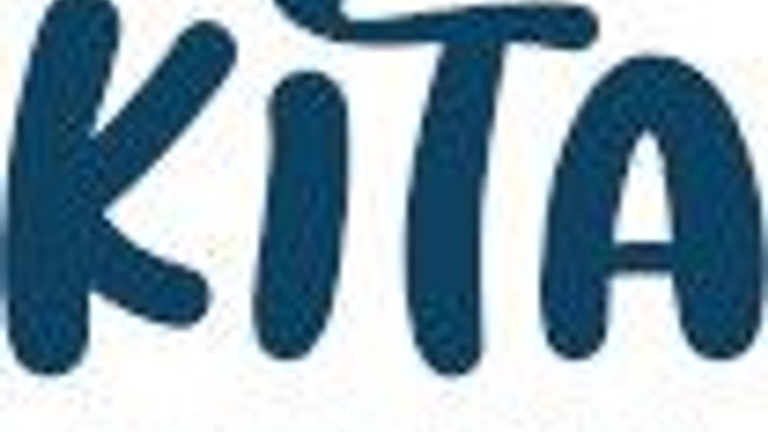 Geschwungene Großbuchstaben: KITA. Dadrunter in Druckbuchstaben: Bistum Essen.