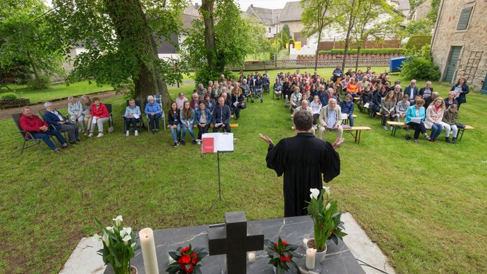 Gottesdienst im Kirchgarten 