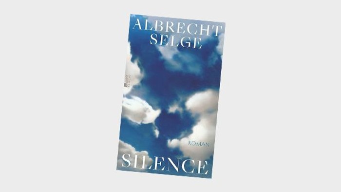 Buchtitel „Silence“ von Albrecht Selge mit einem blauen Himmel und Wolken auf dem Cover.
