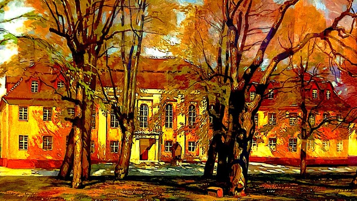 Eine lebendige Herbstszene, die ein historisches Gebäude zeigt, umgeben von farbenfrohen, kahlen Bäumen während der Zehlendorfer Sommerkonzerte.