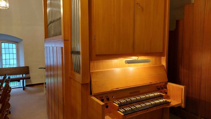 Das Foto zeigt die Orgel in der Evangelischen Kirche Dörnhagen