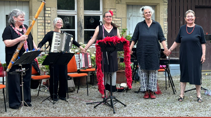 Benefizkonzert der Roten Rosen im Pfarrgarten Kirchfeld am 09.08.2026 um 18 Uhr