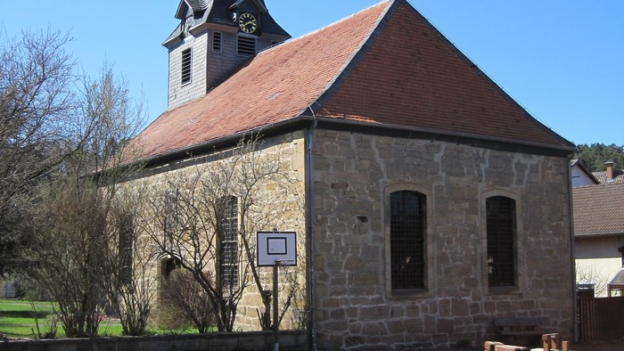 Außenansicht der evangelischen Kirche in Ippinghausen von Osten. 
