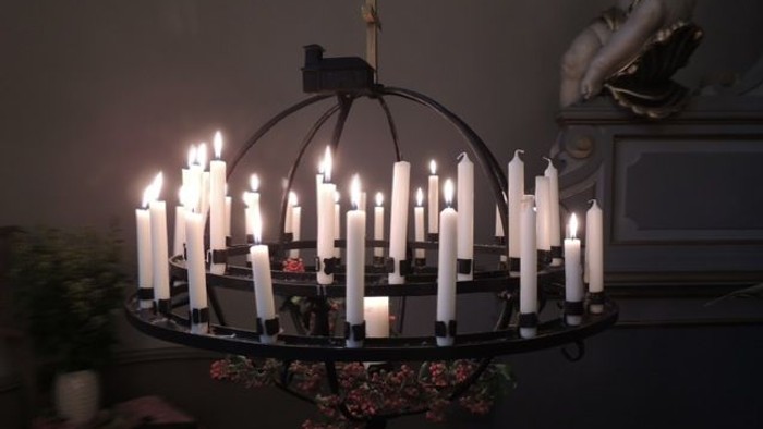 Gedenkkerzenständer in der Lübarser Dorfkirche