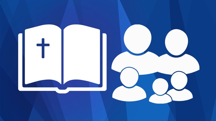 Symbolbild einer geöffneten Bibel mit einem Kreuz und einer Familiengruppe, das Glauben und familiäre Werte darstellt.