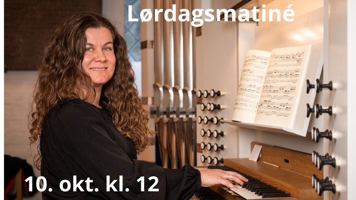 En kvinde spiller på et orgel under en lørdagsformiddagskoncert, der er planlagt til den 10. oktober klokken 12.