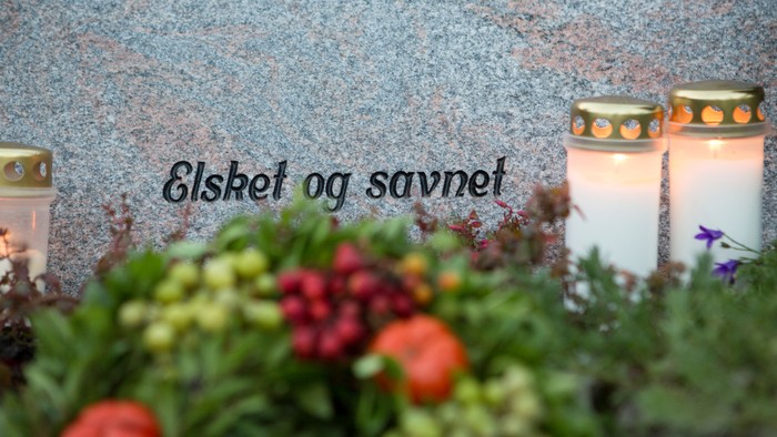 To dage og savnet - Lys og blomster