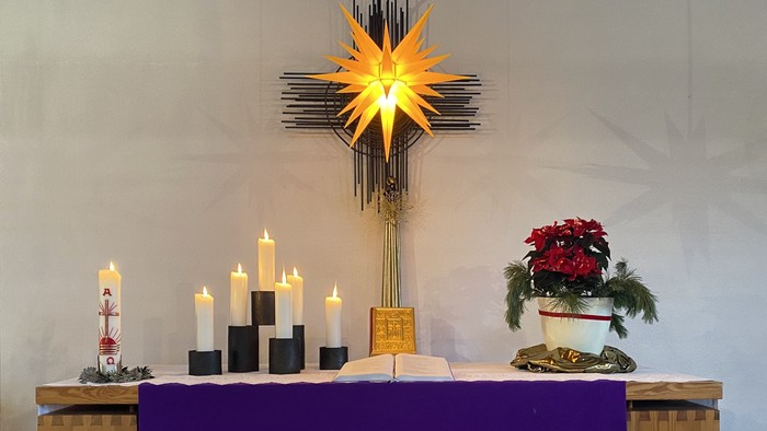 Altar Lehnheim mit weihnachtlichem Stern