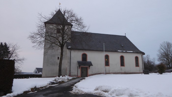 Die Kirche Stangenrod im Schnee