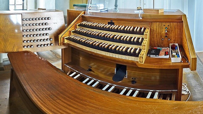Spieltisch der Schmid Orgel in der Stadtkirche Bad Wildungen
