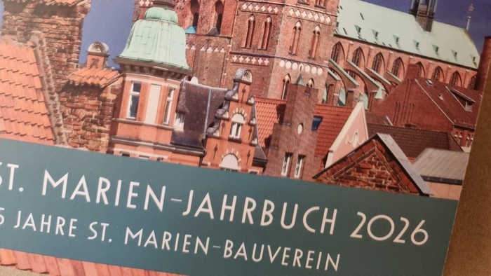Jährliche Publikation zum 25-jährigen Jubiläum des St. Marien Bauvereins mit historischen Domtürmen.