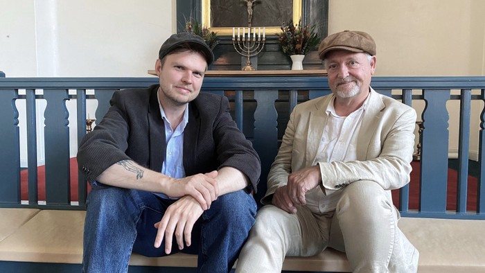 De to teologer Peter Højlund (tv) og Per Damgaard Pedersen (th) står for forløbet 'Klogere på Kristendommen' i efteråret 2026. 