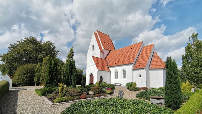 Væggerskilde kirke sommer