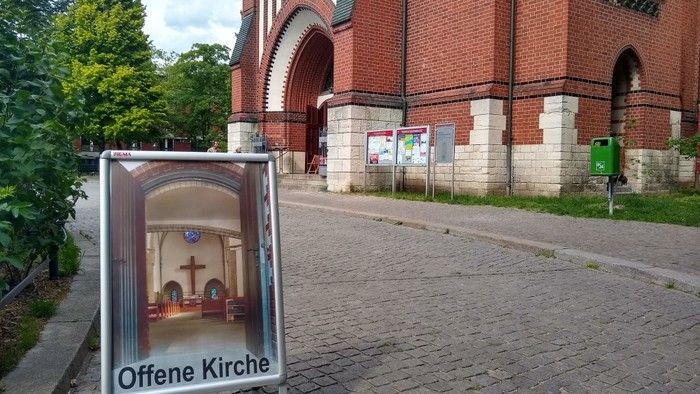 Plakat für die offene Kirche