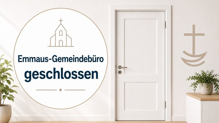„Geschlossen“-Schild für das Emmaus-Gemeindebüro mit Kirchen-Symbol und Kreuz neben einer weißen Tür.