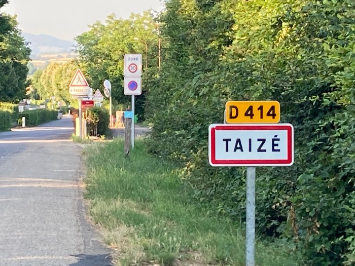 Taizé Ortsschild