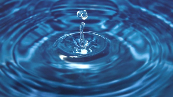 Springender Wassertropfen