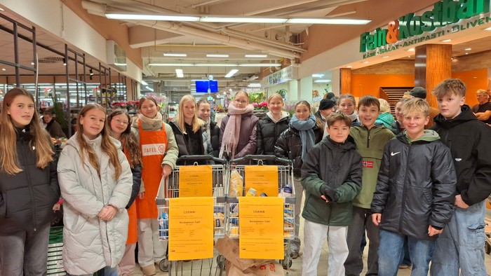 Konfirmand*innen bei ihrer Aktion aus dem Jahr 2025